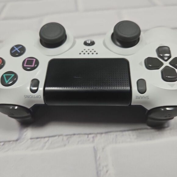 Sony DualShock 4 Wireless Controller PlayStation 4 - white – Broken or for parts - Picture 4 of 7